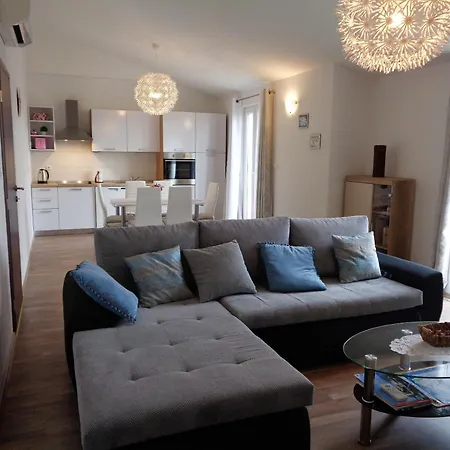 Damir - With Garden Apartment