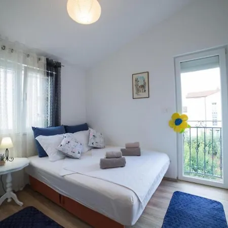 Damir - With Garden Apartment