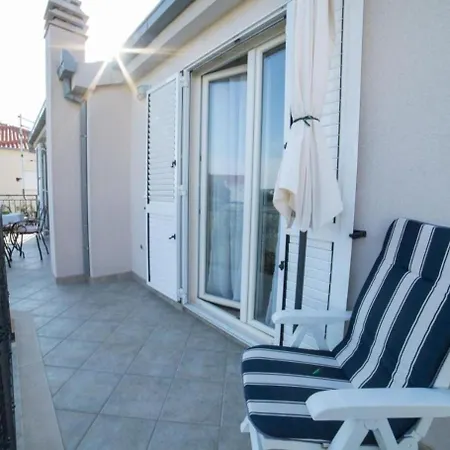 Damir - With Garden Apartment Kastela
