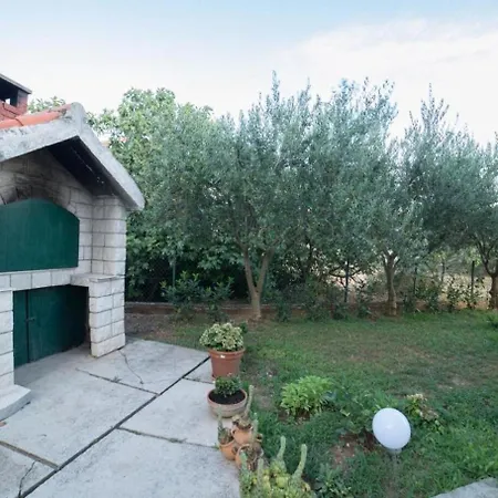 Apartment Damir - With Garden Kastela
