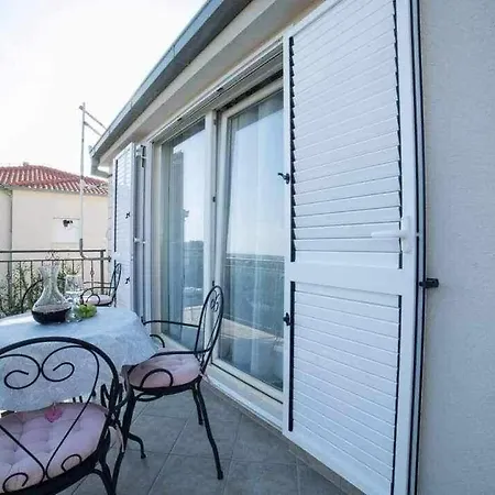 Damir - With Garden Apartment Kaštela