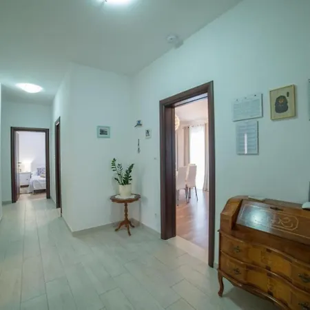 Damir - With Garden Apartment